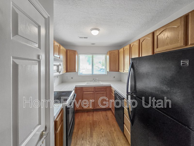 Move-in Ready! Beautiful 2 Bedroom Condo in Great Location! property image