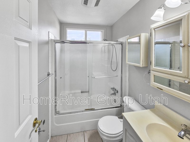 Move-in Ready! Beautiful 2 Bedroom Condo in Great Location! property image