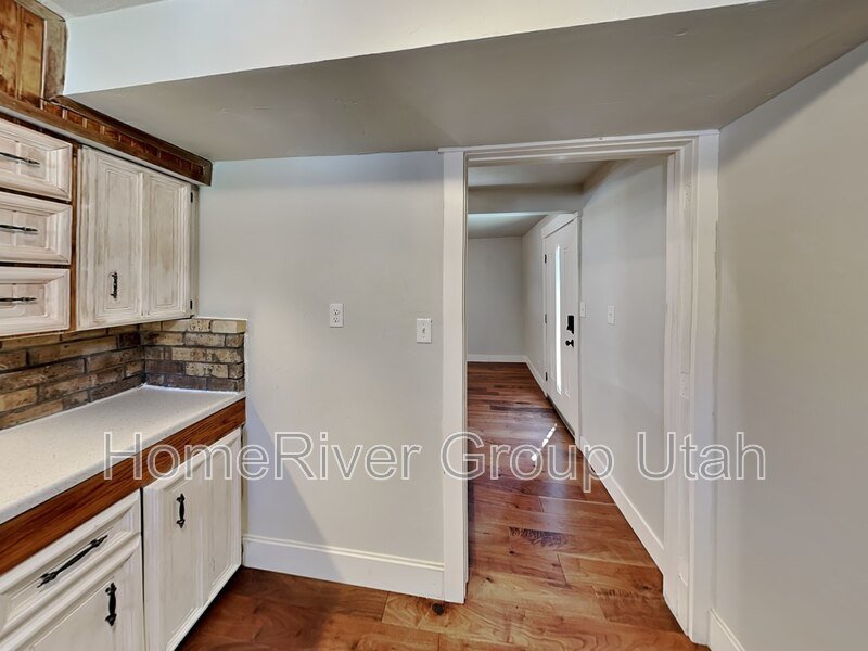 Apply today! 3240 E McNeill Cir, Cottonwood Heights, UT 84093 property image