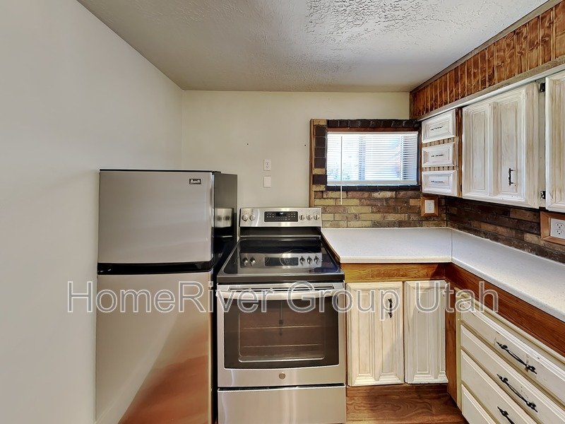 Apply today! 3240 E McNeill Cir, Cottonwood Heights, UT 84093 property image