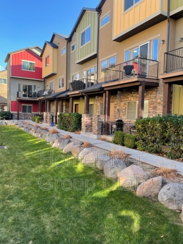 Unique South Salt Lake Townhome with Private Studio &amp;amp;amp;amp;amp;amp;amp;amp;amp;amp;amp property image