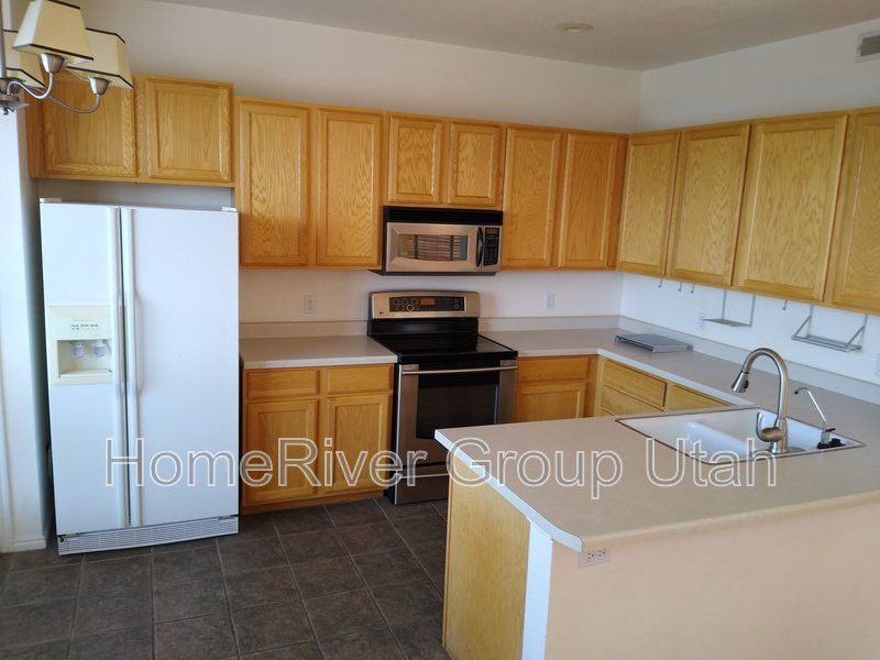 Apply today! 985 E Senior Band Road property image