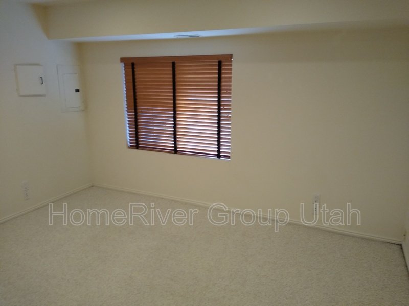 Apply today! 985 E Senior Band Road property image