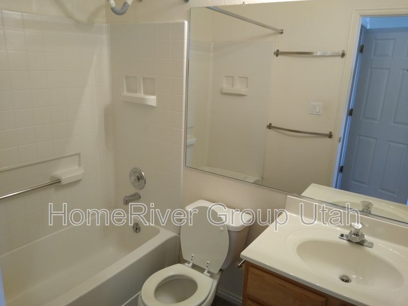 Apply today! 985 E Senior Band Road property image
