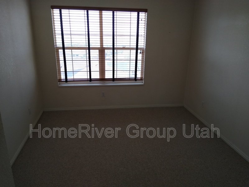 Apply today! 985 E Senior Band Road property image
