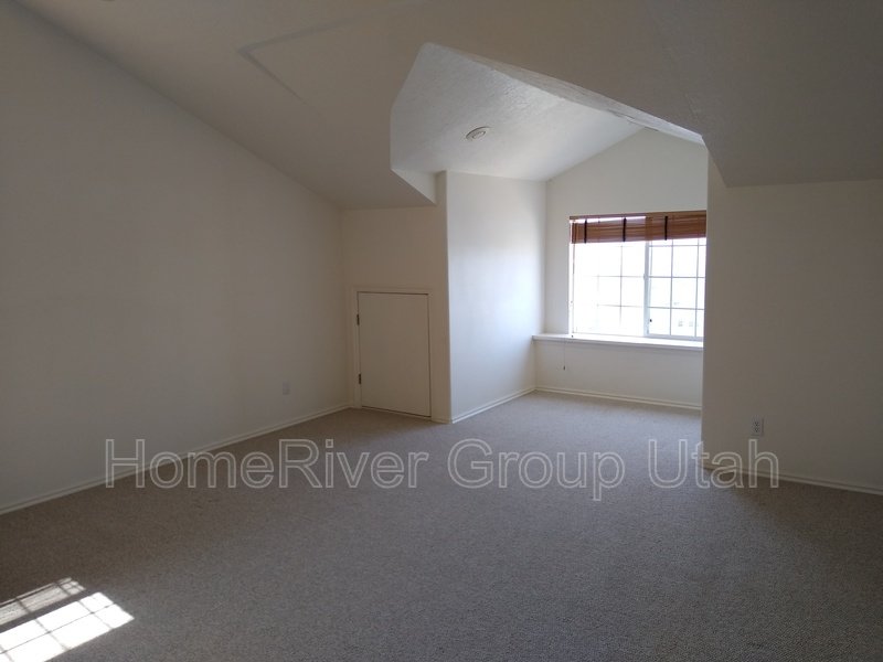 Apply today! 985 E Senior Band Road property image