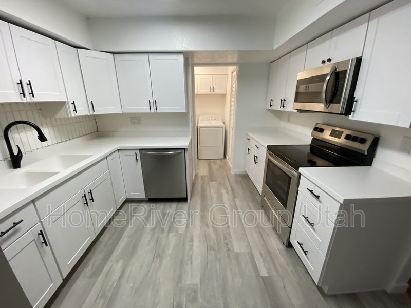 Completely renovated town home!! property image