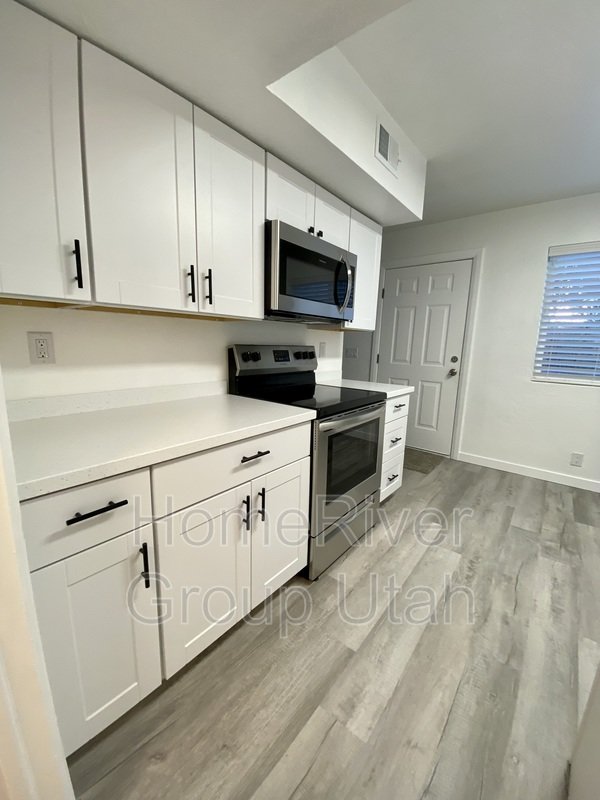 Completely renovated town home!! property image