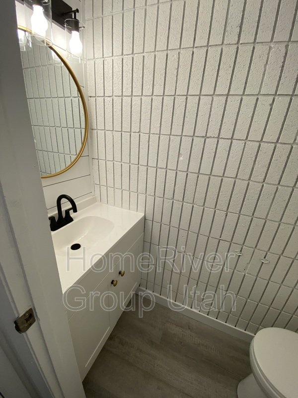Completely renovated town home!! property image