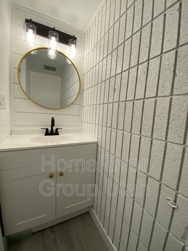 Completely renovated town home!! property image
