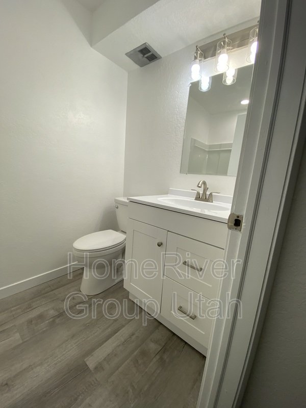 Completely renovated town home!! property image