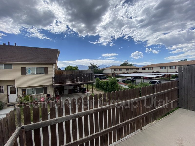Completely renovated town home!! property image