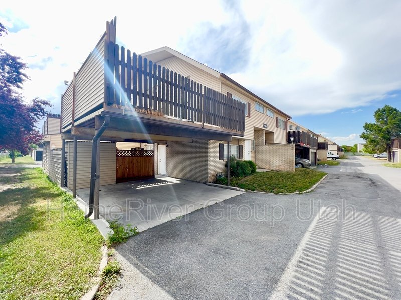 Completely renovated town home!! property image