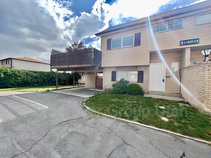 Completely renovated town home!! property image