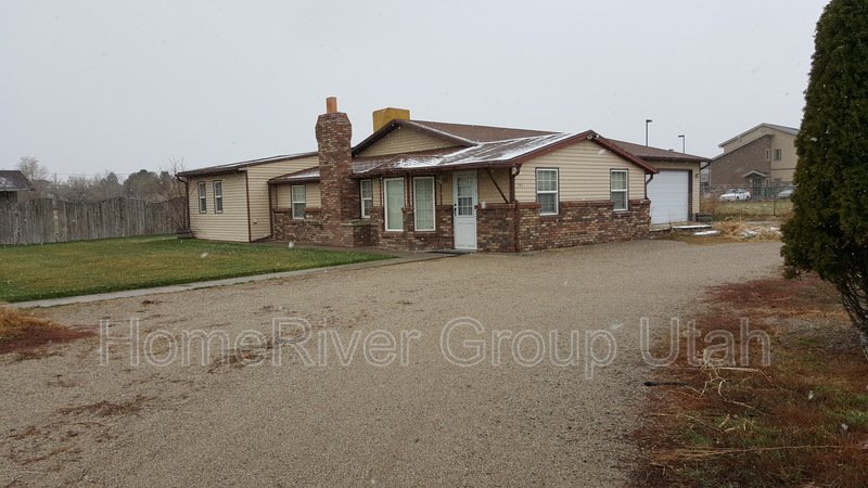 4 bedroom 2 bath home on over 2 acres in South Jordan property image