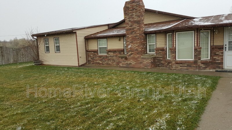4 bedroom 2 bath home on over 2 acres in South Jordan property image