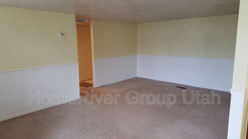 4 bedroom 2 bath home on over 2 acres in South Jordan property image