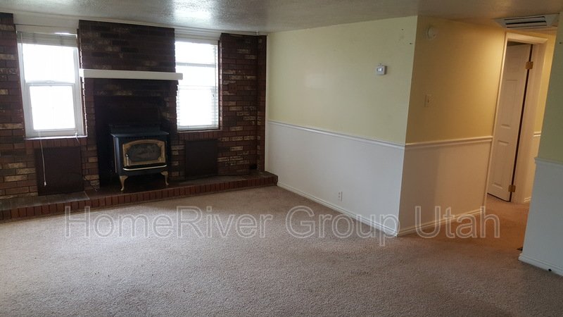 4 bedroom 2 bath home on over 2 acres in South Jordan property image