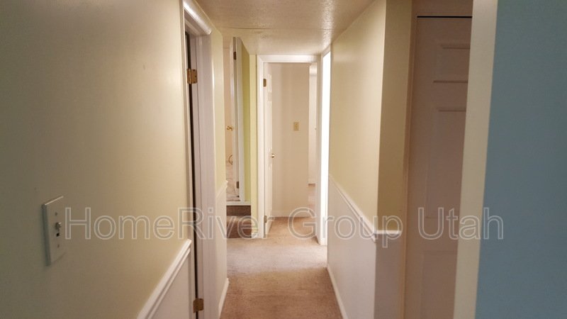 4 bedroom 2 bath home on over 2 acres in South Jordan property image