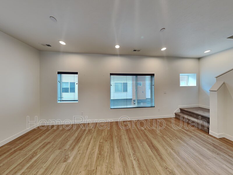 Modern 2 Bed, 2.5 Bath Townhome property image