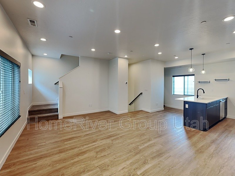 Modern 2 Bed, 2.5 Bath Townhome property image
