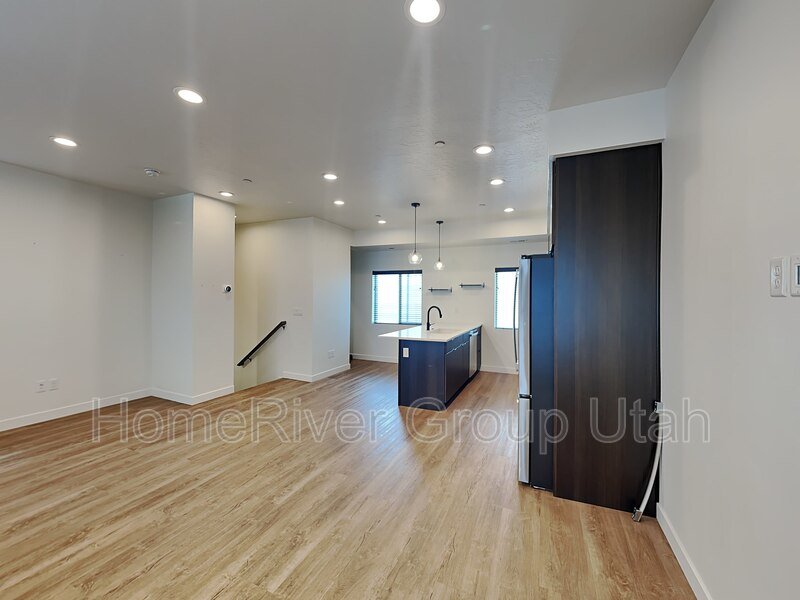 Modern 2 Bed, 2.5 Bath Townhome property image
