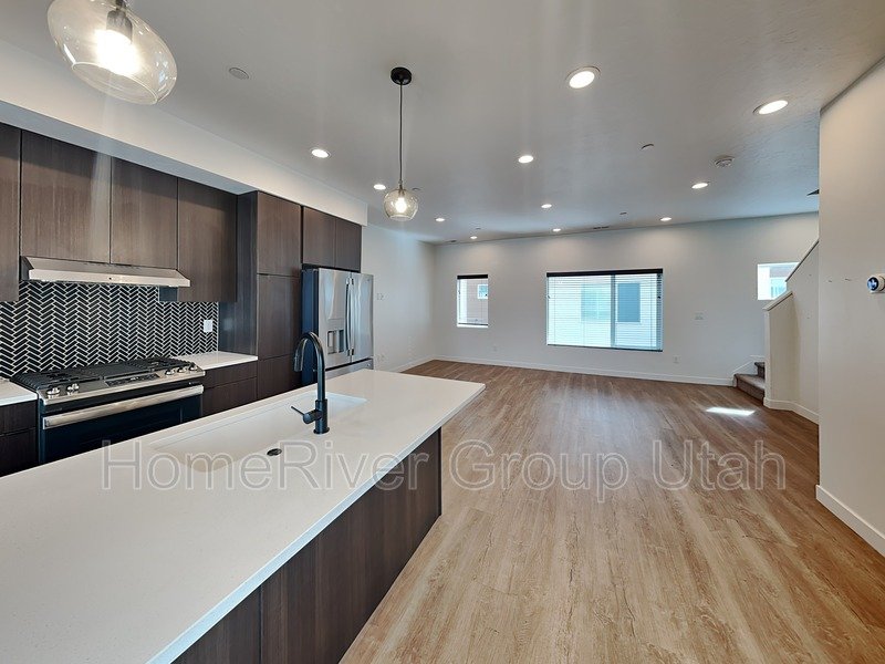 Modern 2 Bed, 2.5 Bath Townhome property image