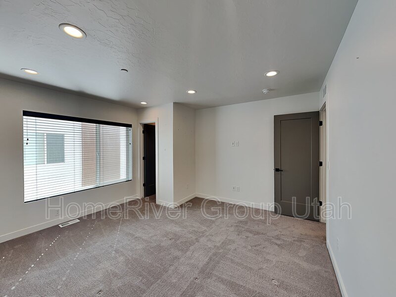 Modern 2 Bed, 2.5 Bath Townhome property image