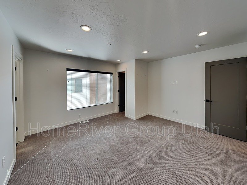 Modern 2 Bed, 2.5 Bath Townhome property image