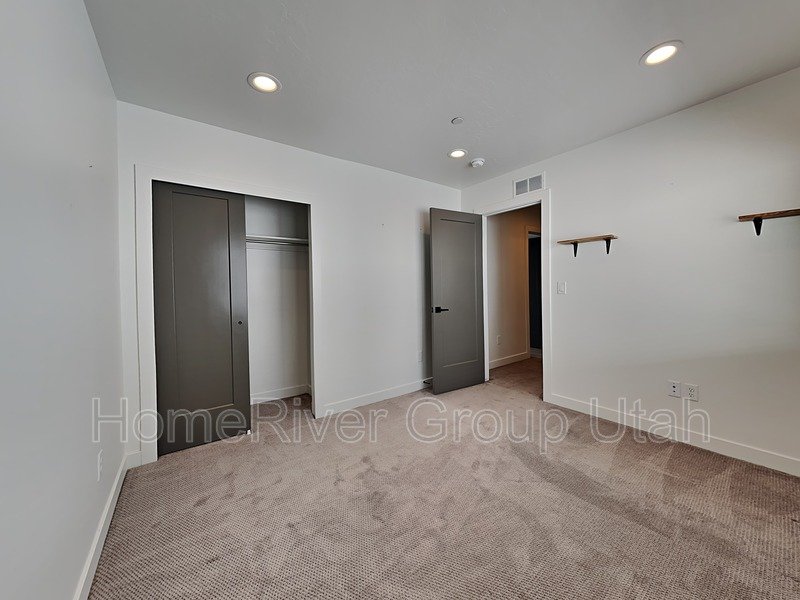 Modern 2 Bed, 2.5 Bath Townhome property image