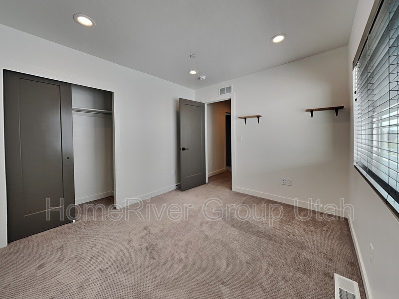 Modern 2 Bed, 2.5 Bath Townhome property image