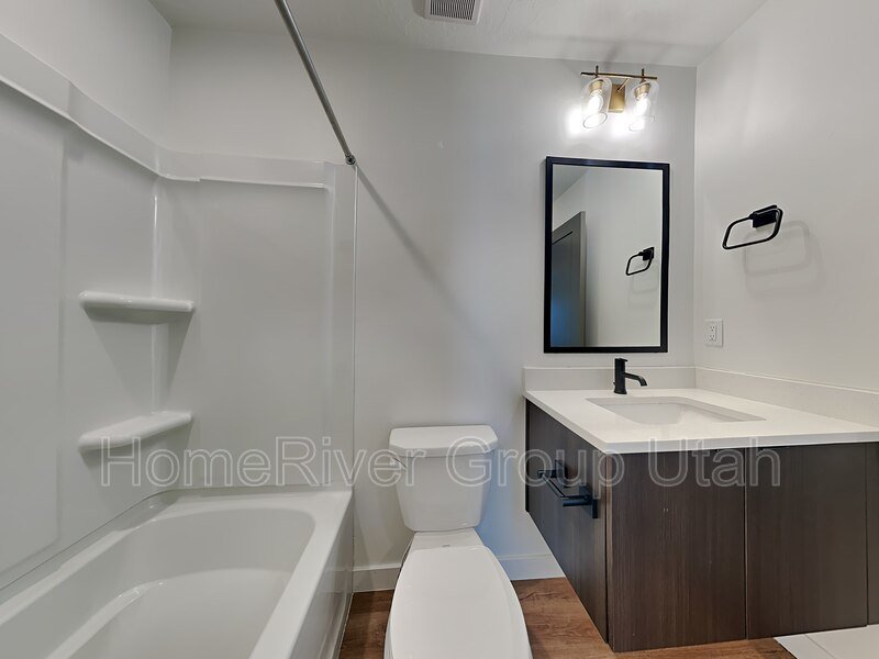 Modern 2 Bed, 2.5 Bath Townhome property image