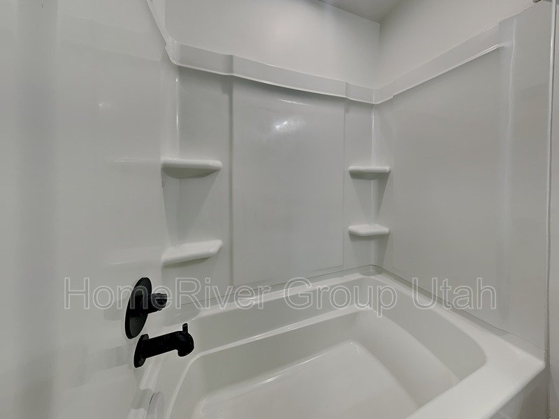Modern 2 Bed, 2.5 Bath Townhome property image