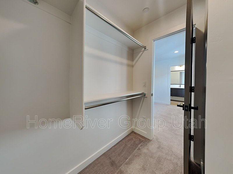 Modern 2 Bed, 2.5 Bath Townhome property image