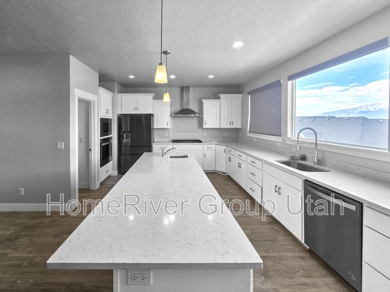 Lake Utah | 5 Beds | Pets Welcome property image