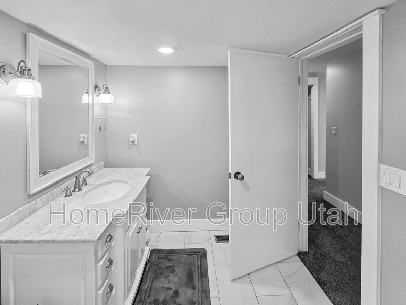 Apply today! 2266 S WASATCH DR UNIT 2 SALT LAKE CITY UT 84109 property image