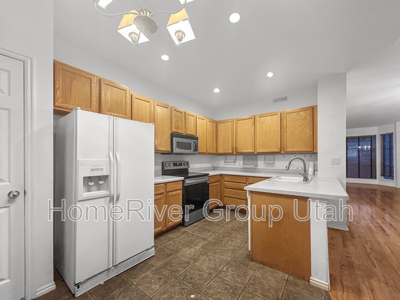 Apply today! 985 E Senior Band Road property image