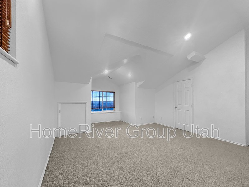 Apply today! 985 E Senior Band Road property image