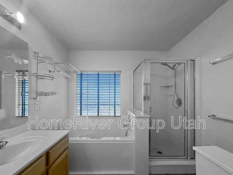 Apply today! 985 E Senior Band Road property image