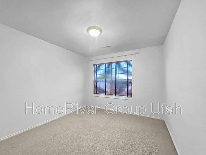 Apply today! 985 E Senior Band Road property image