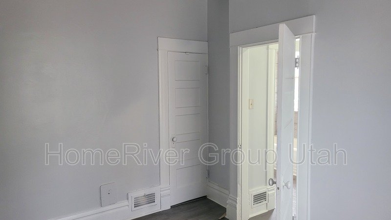 Fantastic, completely remodeled 1 bedroom apartment! property image