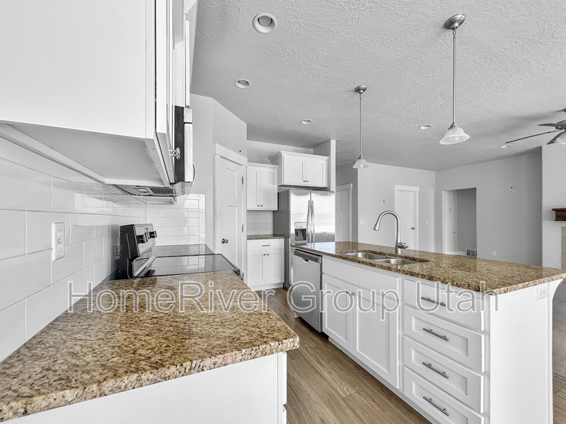 Apply Today! 857 S. Fairway Lane property image