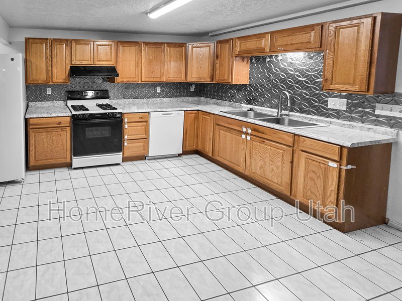 4785 S Bayport Way property image