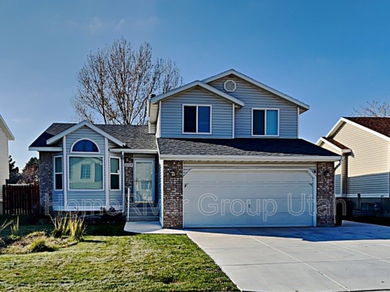 Spacious 3 Bed, 3 Bath Murray Home in a Prime Location! property image