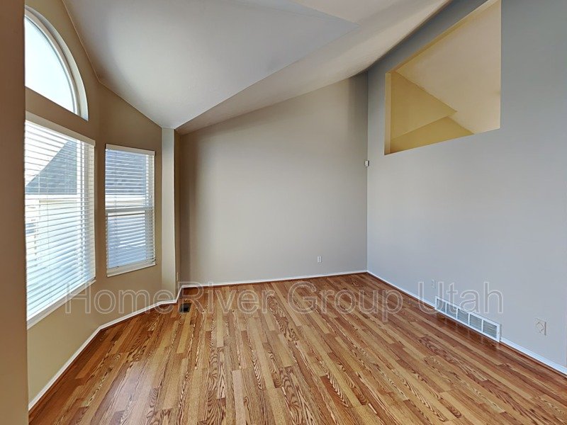 Spacious 3 Bed, 3 Bath Murray Home in a Prime Location! property image