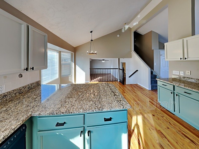 Spacious 3 Bed, 3 Bath Murray Home in a Prime Location! property image