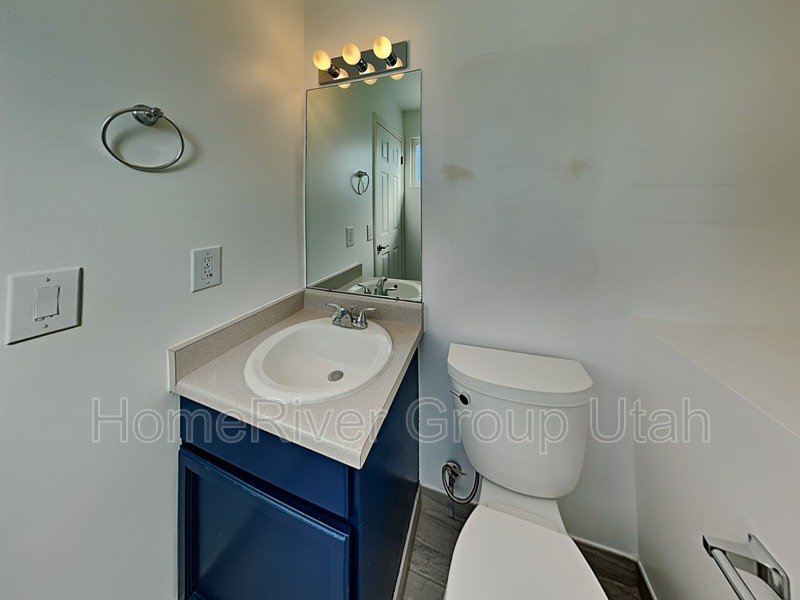 Spacious 3 Bed, 3 Bath Murray Home in a Prime Location! property image