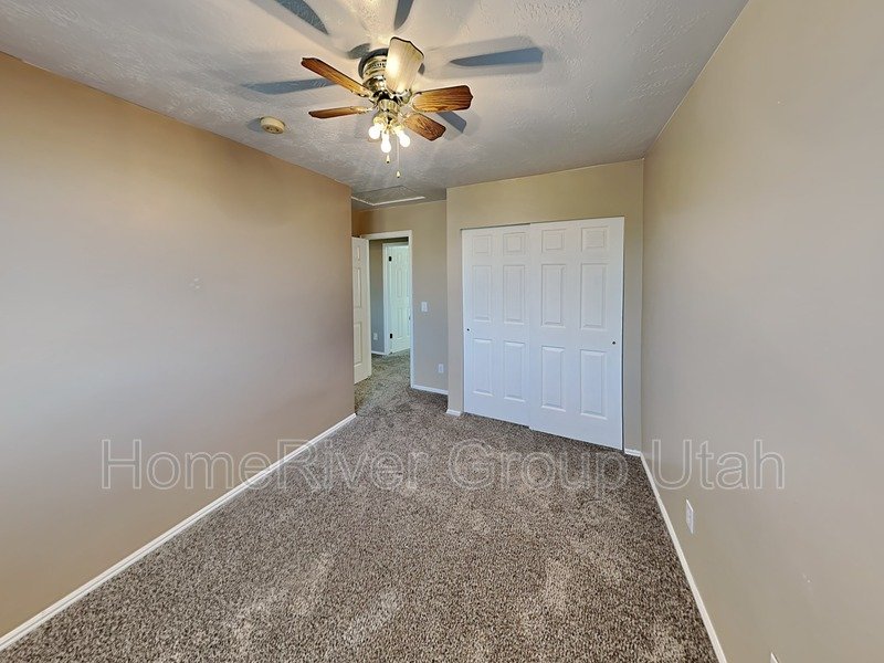 Spacious 3 Bed, 3 Bath Murray Home in a Prime Location! property image