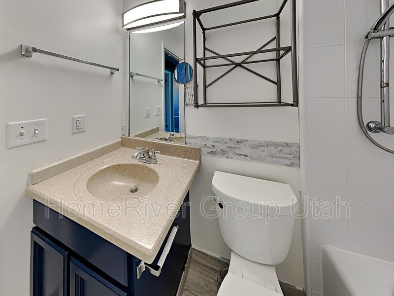 Spacious 3 Bed, 3 Bath Murray Home in a Prime Location! property image