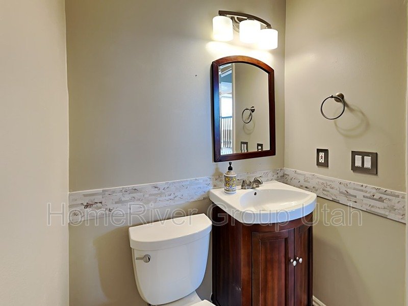 Spacious 3 Bed, 3 Bath Murray Home in a Prime Location! property image